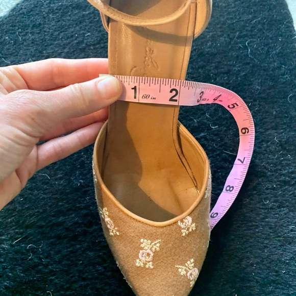 Rachel Comey Heels. Camel with Flowers. Size 7.5. - Picture 6 of 9